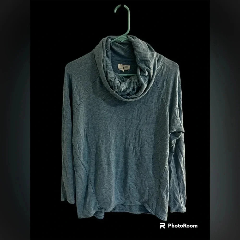 Lou & Gray Heathered light blue top size small